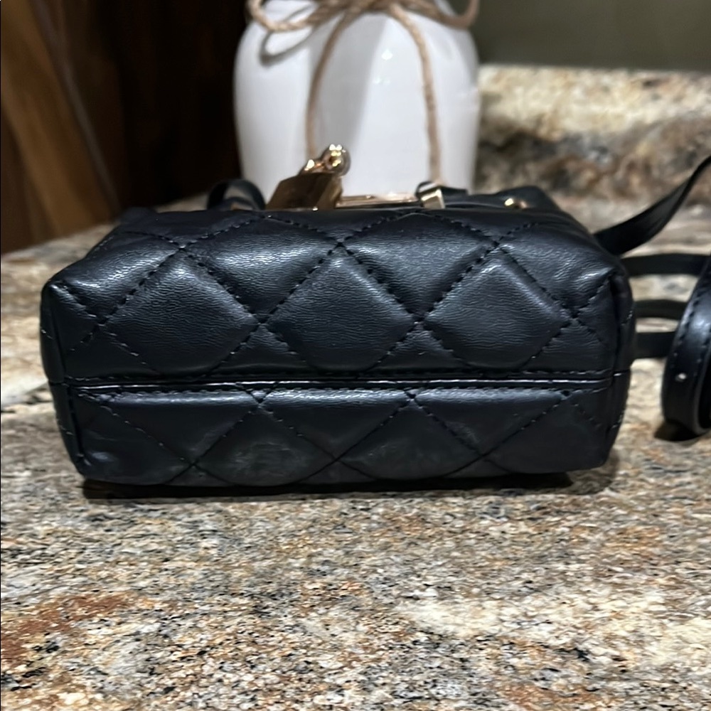 Badgley Mischka NWT Black Quilted Handbag - Picture 8 of 11